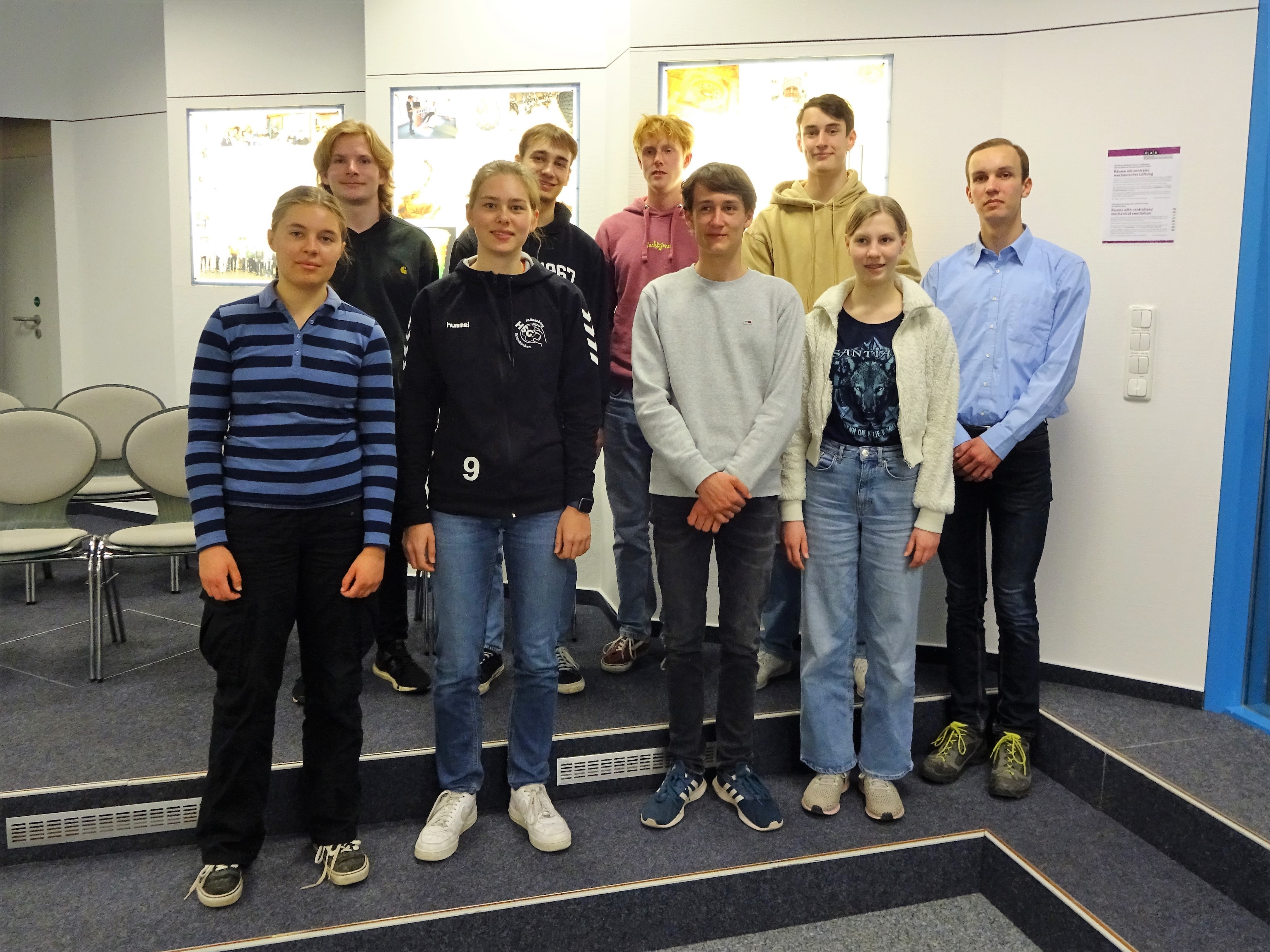 Die Schülerinnen und Schüler von "Jugend forscht" in der Kieler Forschungswerkstatt.