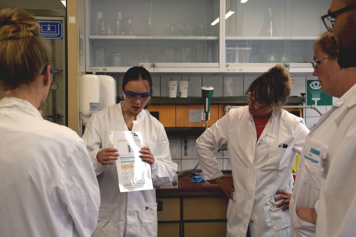 Chemie Summer School 2025: Lehrkräfte beschäftigten sich in der Kieler Forschungswerkstatt zwei Tage mit dem Basiskonzept Energie