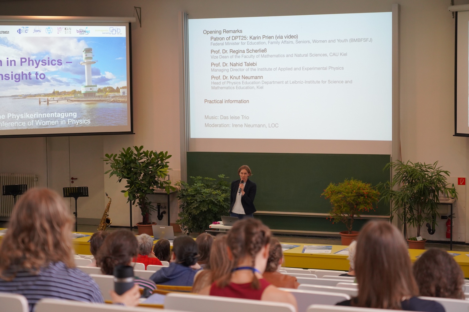 Prof. Dr. Regina Scherließ begrüßt die Teilnehmenden.