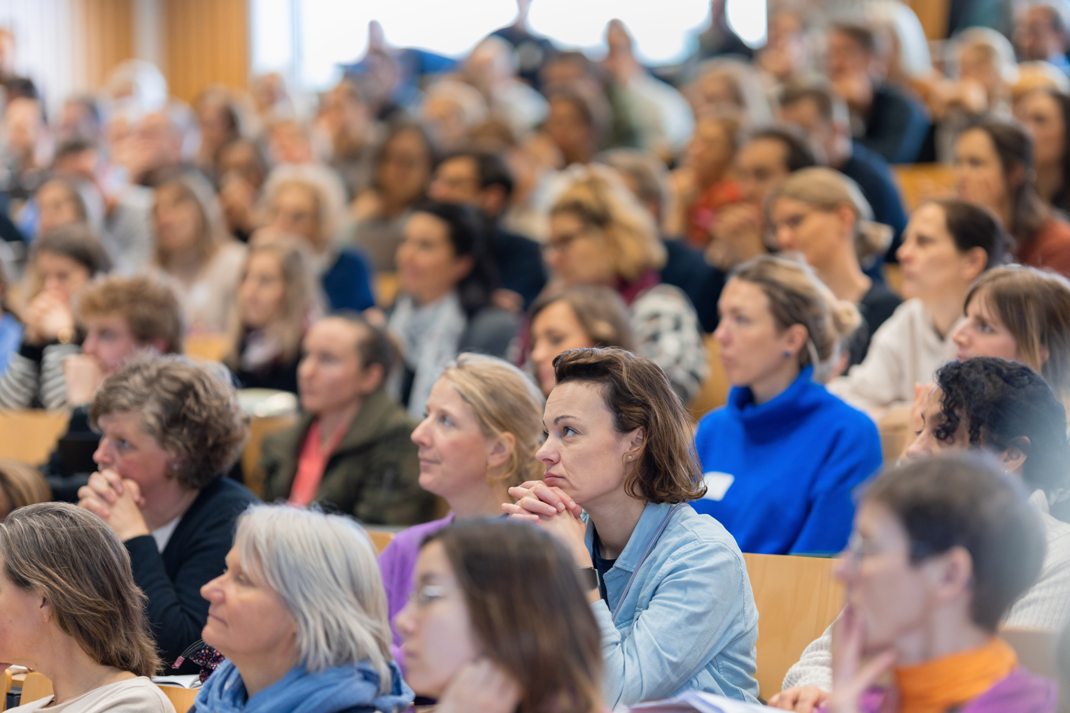 Menschen im Hörsaal