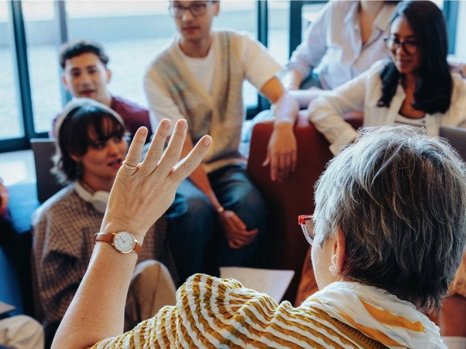 Persönlichkeits- und Kometenzentwciklung: Bildung für eine Demokratische Gesellschaft