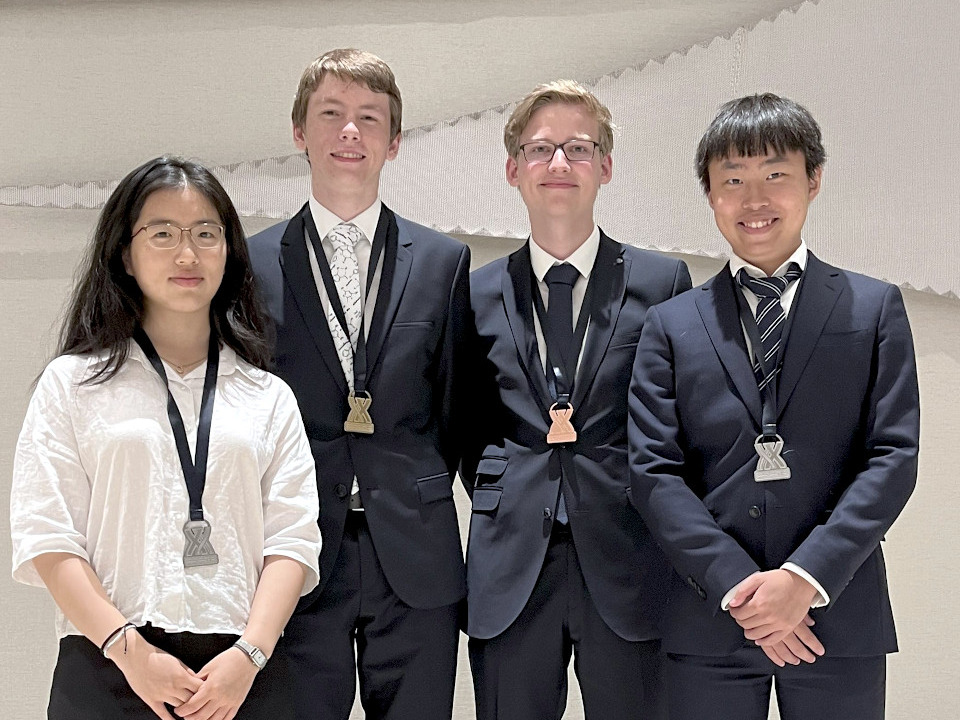Vierfacher Medaillenerfolg in den Emiraten: Deutsches Team glänzt bei der 57. Internationalen Chemieolympiade 2025