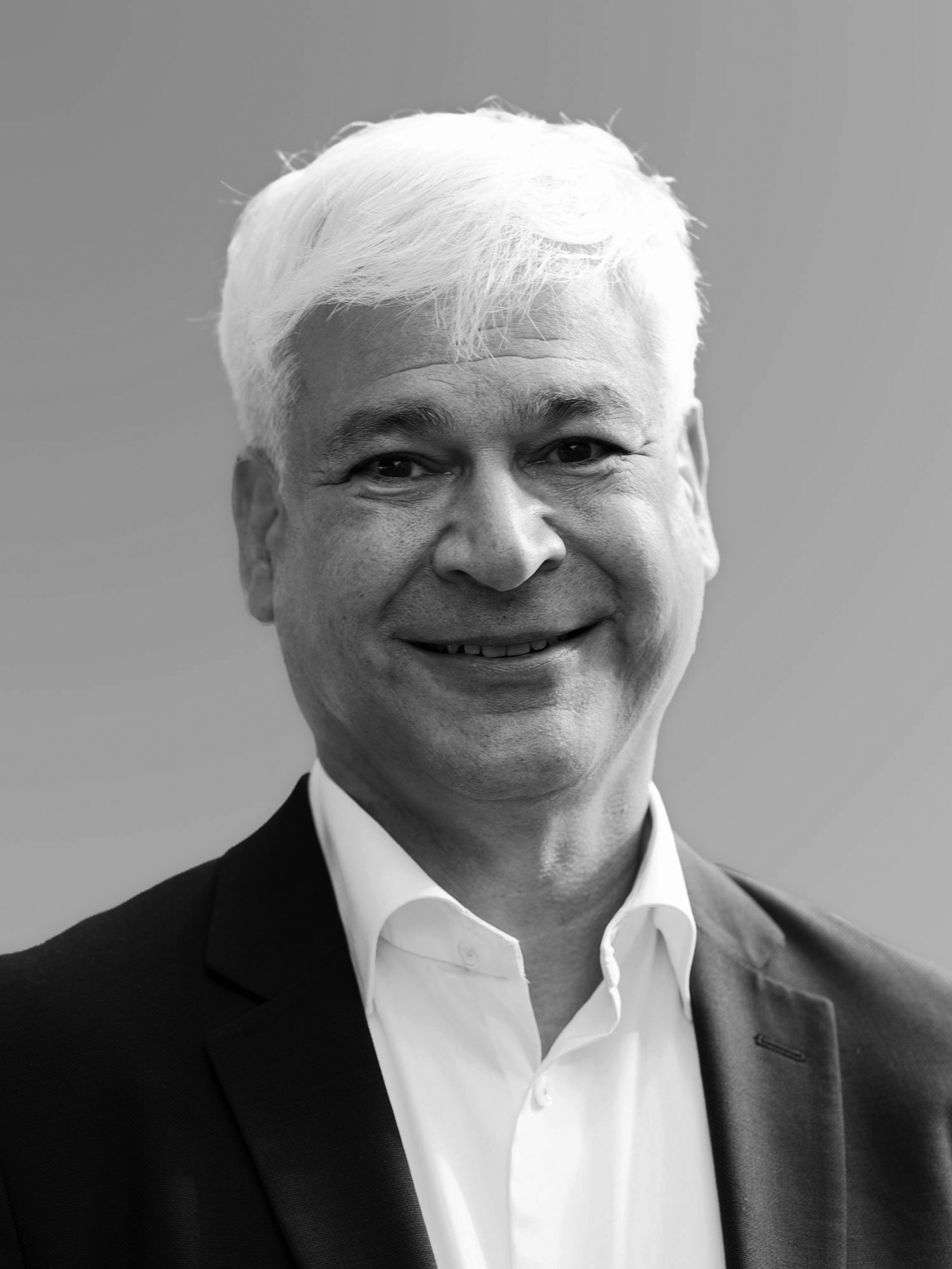 Prof. Dr. Hans Anand Pant ist Direktor der Abteilung Fachbezogener Erkenntnistransfer am IPN. In seiner Forschung widmet sich der Psychologe unter anderem Fragen zur datengestützten Schul- und Unterrichtsentwicklung sowie zu der Validität von Kompetenzmessung im Schul- und Hochschulbereich. pant@leibniz-ipn.de