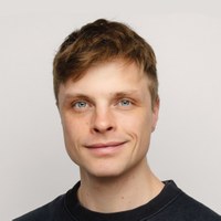 Dr. Nils Bienzeisler