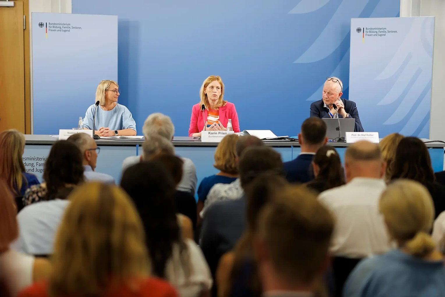 Keeping children safe online: Expert commission publishes recommendations